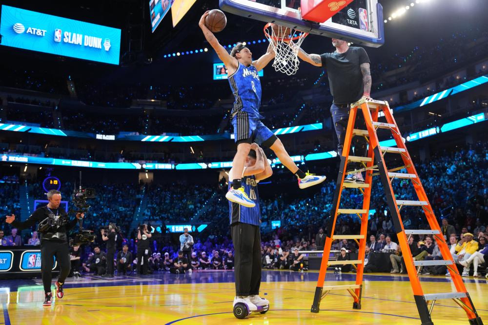 她正在一步 她正在一步